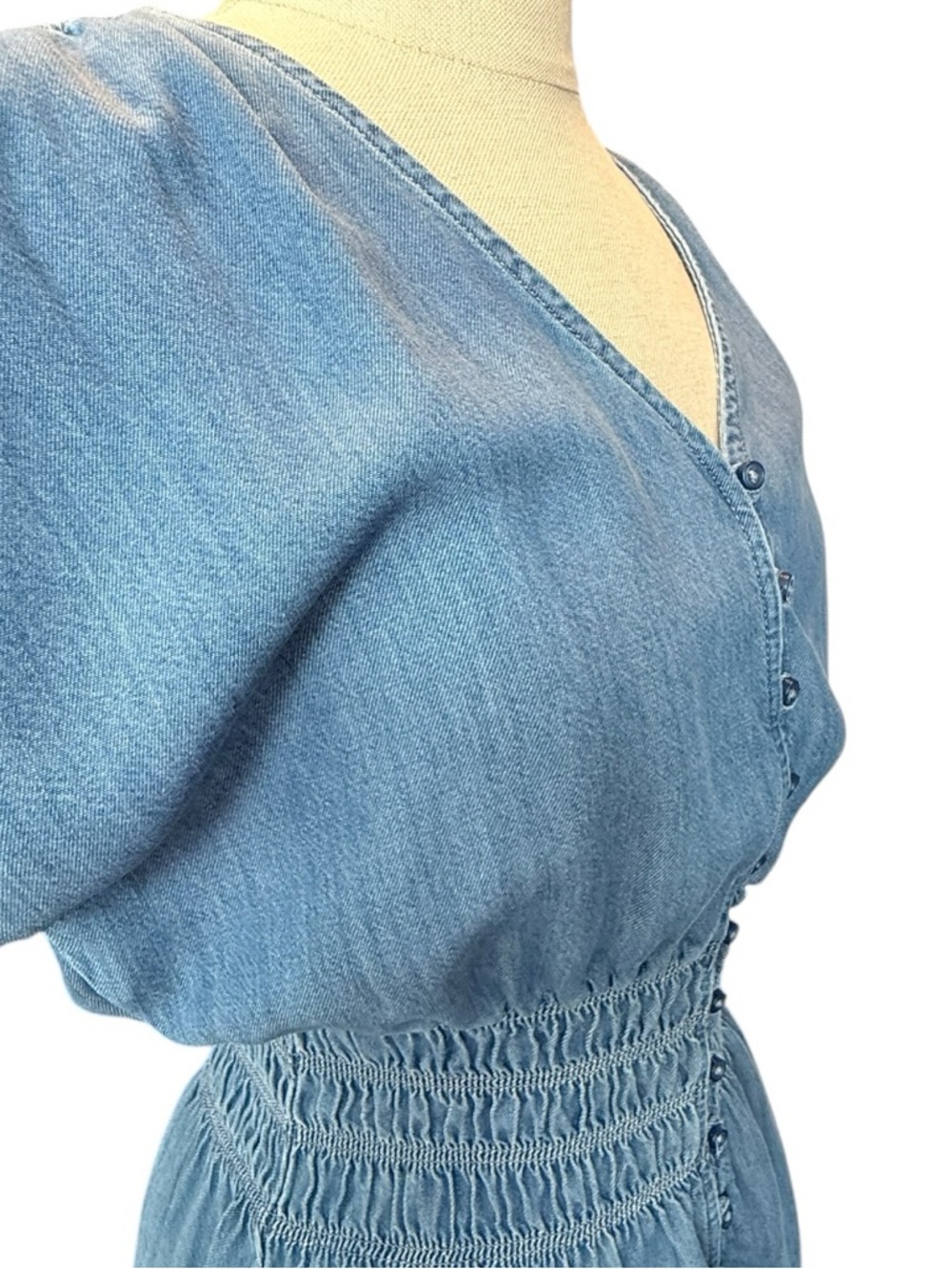 Levi’s Chambray Smocked Waist Midi Dress Button Front Tencel Cottagecore XS - Picture 5 of 9